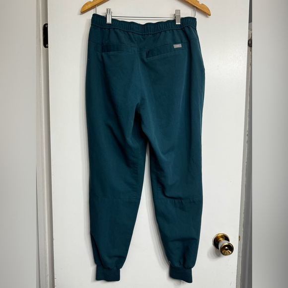 FIGS Technical Collection Scrub Set – L Top & S Joggers | Deep Teal - Picture 5 of 16